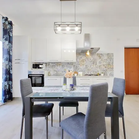 Apartamento Spazioso - Vicino Al Mare E A Roma Fiumicino